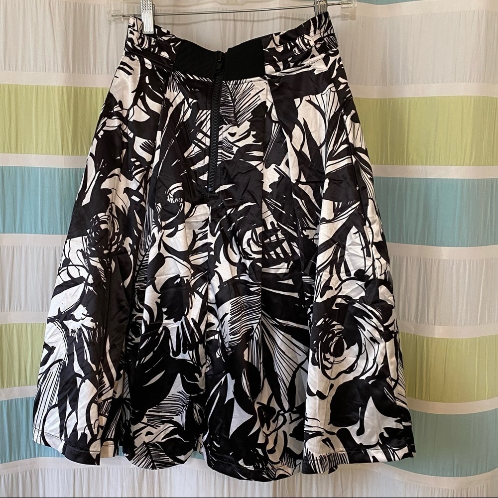 TOV Los Angeles Floral B&W Skirt Tie Waist Sz 38 - Picture 7 of 10